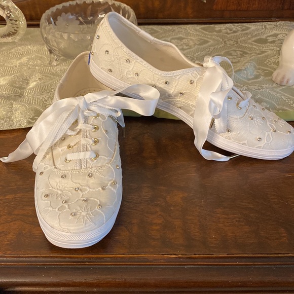 Kate Spade cream lace/rhinestone Keds sz 8 - Picture 2 of 6